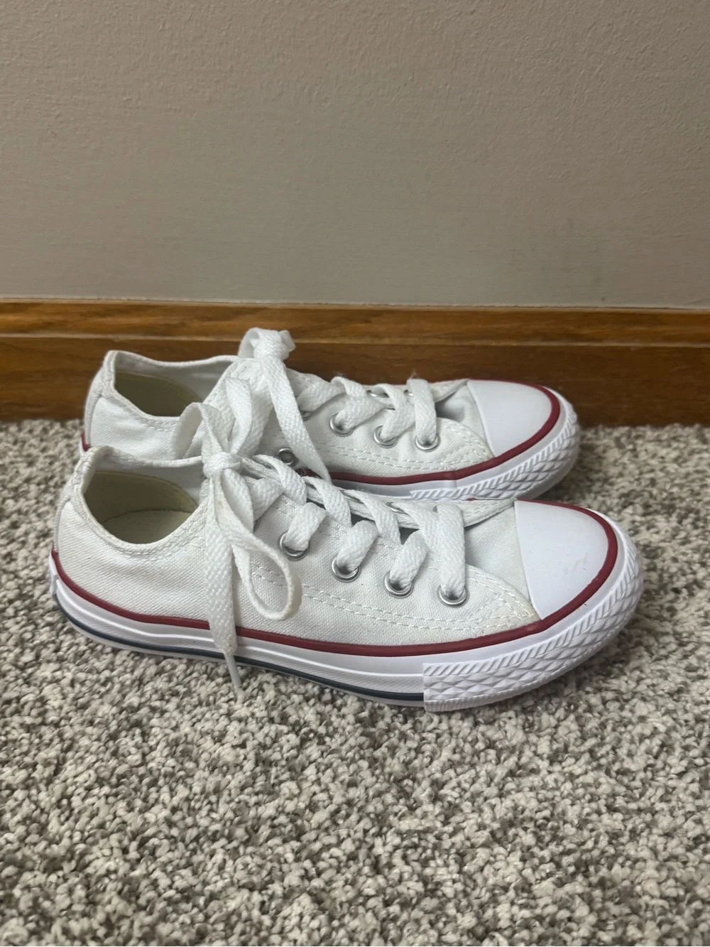 Converse Low Top Canvas Sneakers with Red Trim Like New Size 11